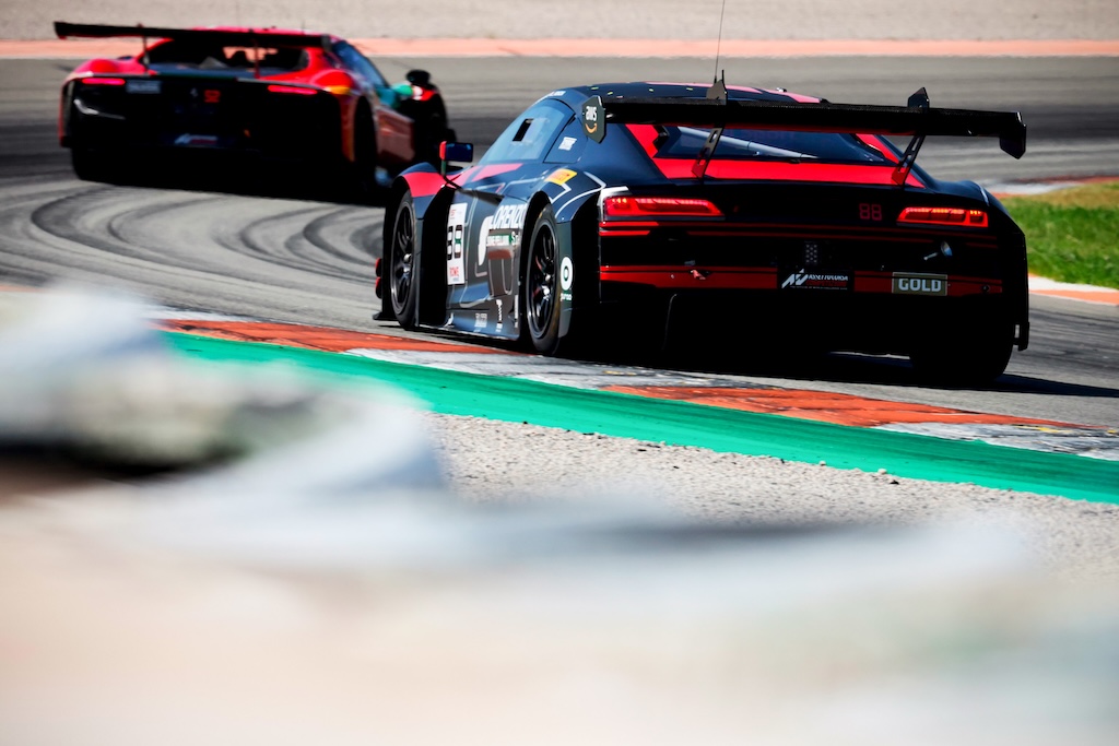 Sebastian Øgaard vil sikre mesterskabspodie i Valencia.
(Foto: SRO Motorsports Group)